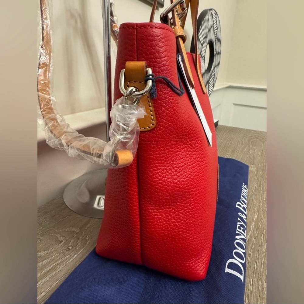New Dooney & Bourke Emily Tote – Red Pebble Leather with Crossbody Strap - Picture 5 of 10